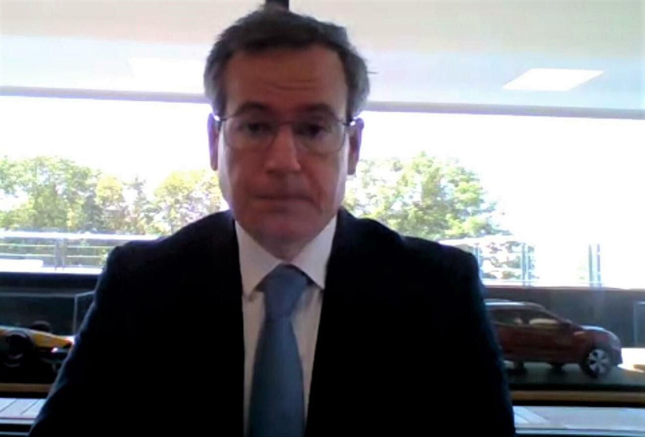 Gianluca de Ficchy, presidente de Nissan Europa, en una videollamada por Zoom