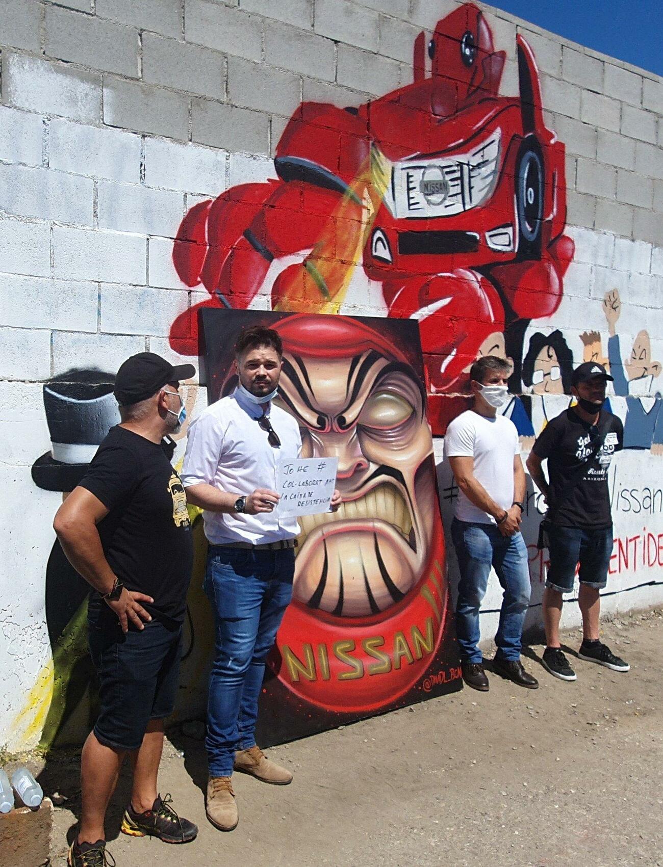 Gabriel Rufian se fotografía en la planta de Nissan de Montcada