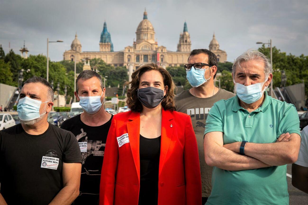 Los alcaldes de Barcelona y Sant Andreu de la Barca, con el comité de Nissan / DAVID ZORRAKINO / EP Los alcaldes de Barcelona y Sant Andreu de la Barca, con el comité de Nissan / DAVID ZORRAKINO / EP
