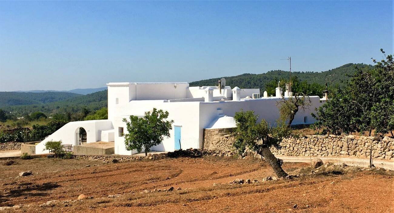 Ruta en coche eléctrico por el interior de Ibiza Ruta en coche eléctrico por el interior de Ibiza