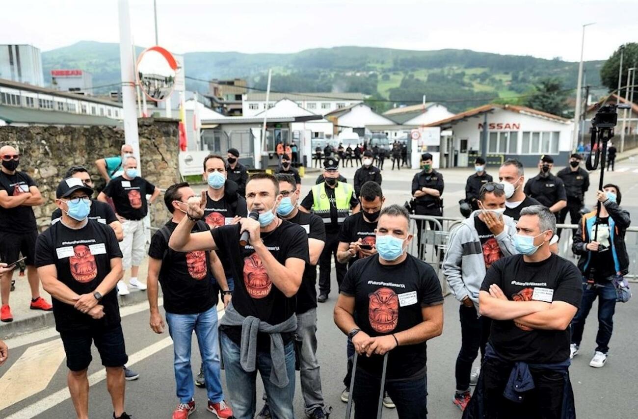 Manifestación de trabajadores de Nissan en la planta de Cantabria / EFE / PEDRO PUENTE HOYOS
